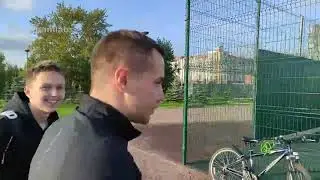 Строго и Ликс пришли играть в футбол с детьми