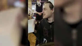 ВАНЯ ПОДАРИЛ МАКБУК НЕКОГЛАЮ
