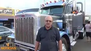 Caminhão Peterbilt 1975 que veio dos Estados Unidos chama antenção em Ivinhema