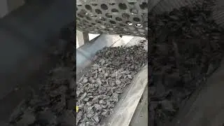 Waste tire shredder/tire cutter machine