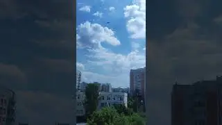 ИЛ-76 пролетает над Бутово, и идет на посадку в Аэропорт Внуково,