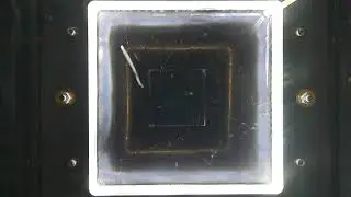 Mesmerising background radiation in a cloud chamber. Chambre a brouillard
