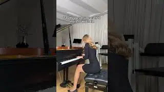 This melody evokes only these emotions for me 🥹 #piano #pianogirl #waltz #pianomusic