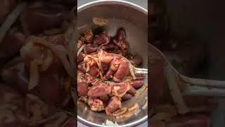 Куриные сердечки на мангале 🔥 рецепт маринада и соуса в комментариях #рецепты #надаче #шашлык