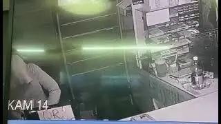 Кража в магазине: ночной вор попал в объектив камеры видеонаблюдения в Астане