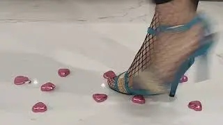 asmr crushing candy food experiment valentine's day