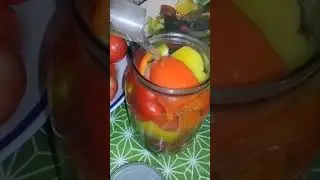 Вкуснейшие маринованные помидорки с болгарским перцем. Очень легкий рецепт.