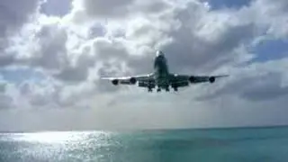 landing on st maarten