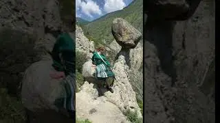Ветер поднял юбку Юлии Барановской
