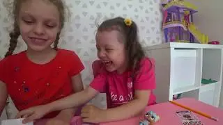 Настя и Катя клеят наклейки в альбоме куклы Лол