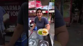 Mumbai की खूबसूरत ladki बेच रही है Delhi मैं Vadapav 😱 #vadapav #food