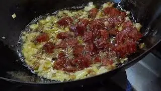 Szaftos, mediterrán fűszerezésű gyulai kolbászos tészta