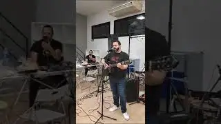 Pedrito Domínguez cantando en fiesta privada