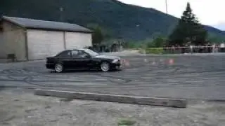 Tom Erik drifter sirkel med BMW. Gatebilfestival 2005 i regi Nordmøre Gatebilklubb