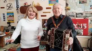 Светлана Калачёва и Алексей Мазуров-По камушкам (фрагмент) В музее Ивана Коржуева, Великий Новгород