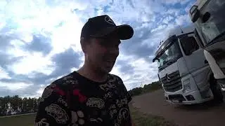 Загрузка фанерой в Томске, еду в Дзержинск на завод ламината, начала откручиваться фанера