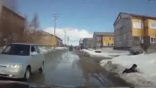 Чувак провалился на обочине.