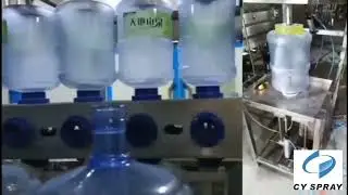 Bottle and can cleaning nozzle