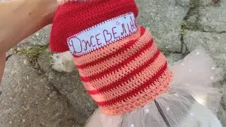 Вязаное платье для собачки с вышивкой