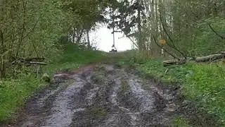 Подлетел наш заряженный хмырь