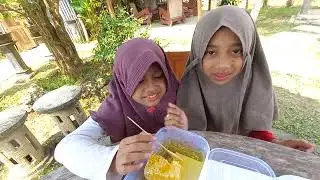 Sarang madu manis seperti kamu... iya kamu.