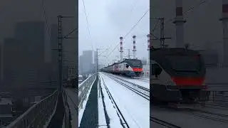 Два ЭП2Д в метель на встречных курсах #train #trainspotting #railways #moscowcity #эп2д