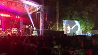 Bigass - อย่างน้อย 