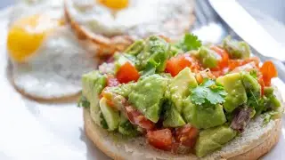 Easy breakfast Idea | Avocado smash with eggs