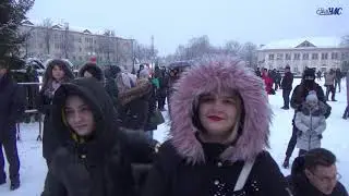 Новогодний батл Дедов Морозов и Снегурочек