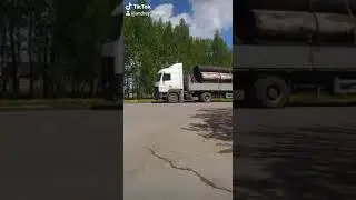 Проездом мимо дома . Семья встречает