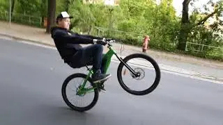 Езда на заднем колесе / заброшка / велосипед