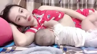 Cute mom breastfeeding vlog 2024|Beautiful mom breastfeeding #breastfeeding