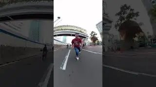 Balapan sepatu roda di CFD sampe diliatin polisi 😂😂