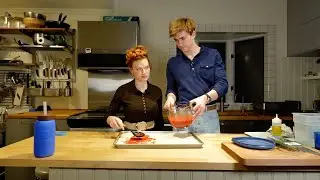 6’3 Man Makes Pizza With His Hot 5’0 Fiancée
