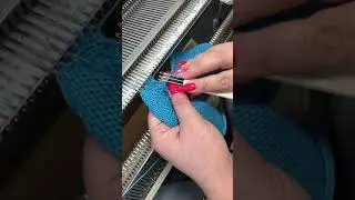 Вертикальное соединение полотна при помощи декоративной косички.