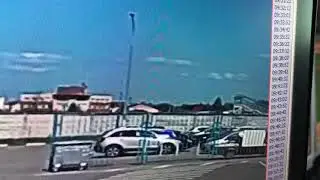 Камаз снес пешеходный мост на Ярославском шоссе возле г.Ивантеевка 31.07.2018