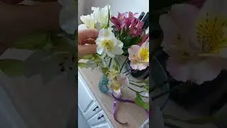 Зашли в магазин спросили. Называются Альстромерия😍