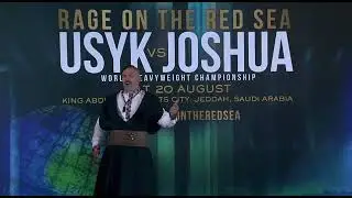 Александр Усик поет 