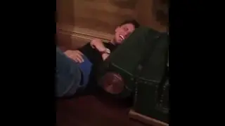 Павел Прилучный с друзями ржёт и валяется на полу...