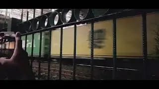 Ka limas priuk berpapasan dengan krl jr 205