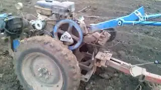 Мотоблок  сам пашет