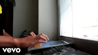 TessR DJ's on his new kit (lmao)