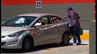 Nunca te estaciones en un lugar para discapacitados👇🏻