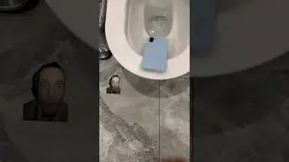 Смывает телефон в унитаз!
