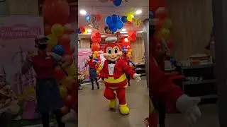 Jollibee dancing to Beeda ang Saya tune at Hope's Birthday 🎂