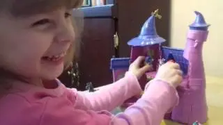 VLOG. Лиза играет в май литл пони с настоящим замком.