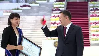 Президент  Садыр Жапаров вручил госнаграды призёрам и участникам Олимпийских игр