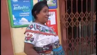 Mujer que habla alien realmente imita maya