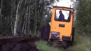 Поезда и кривые рельсы.