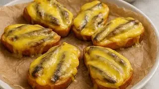 Горячие бутерброды со шпротами и сыром